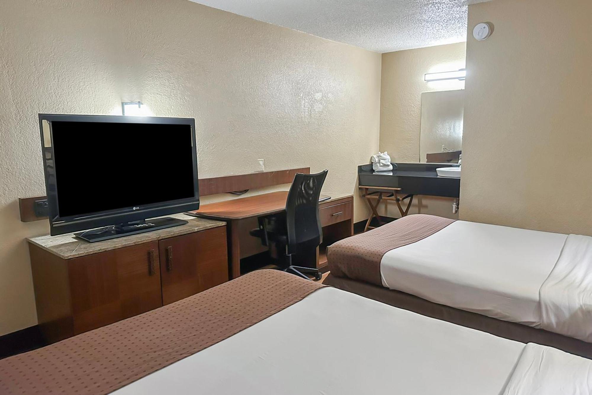 Oyo Hotel Mobile, Al I-65 At Airport Blvd Екстер'єр фото