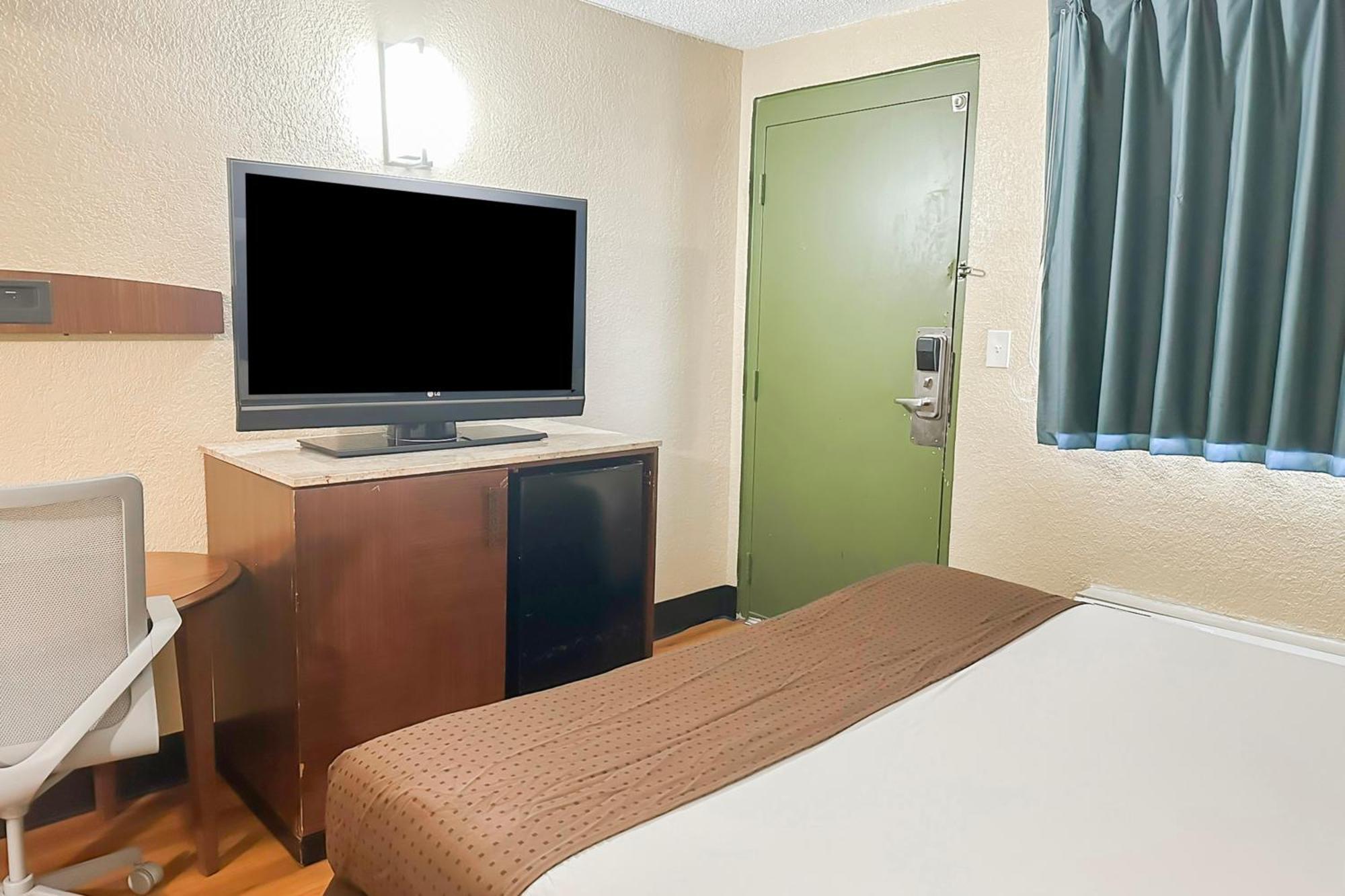 Oyo Hotel Mobile, Al I-65 At Airport Blvd Екстер'єр фото